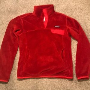 Plush Patagonia women’s pull over